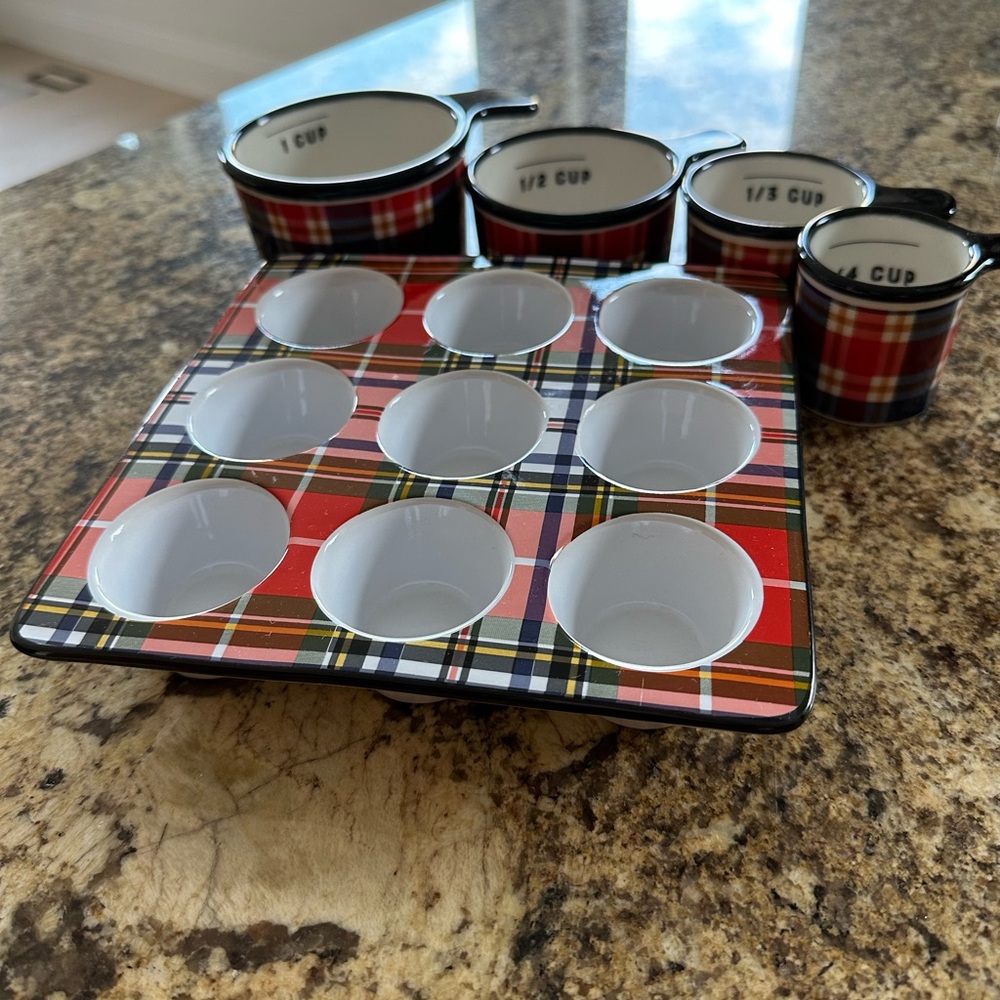 Christmas Muffin Tray and Measuring Cups INDIGO